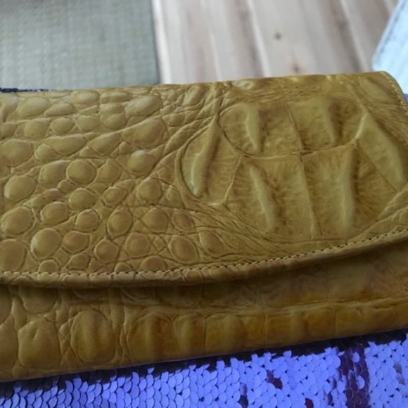 ladies wallet - Picture 1 of 5
